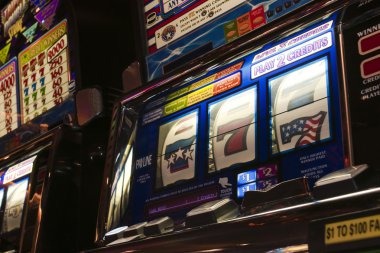maroontoto Infinite Blackjack live dealer table showing card shoe multiple players and betting positions