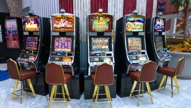 Live dealer table with multiple camera angles showing real-time card play